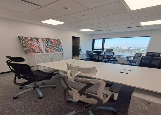 Un bureau privé entièrement équipé