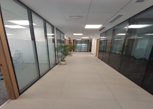 Un bureau privé entièrement équipé