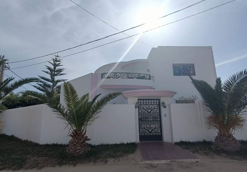 A louer villa Route Gabes Sfax