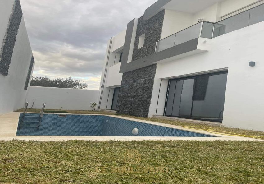 A vendre villa duplex S+3 avec piscine à Hammamet Nord