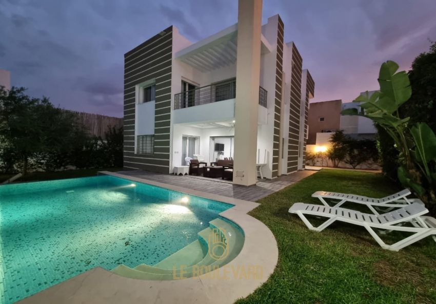 A vendre villa s+4 avec piscine à hammamet nord