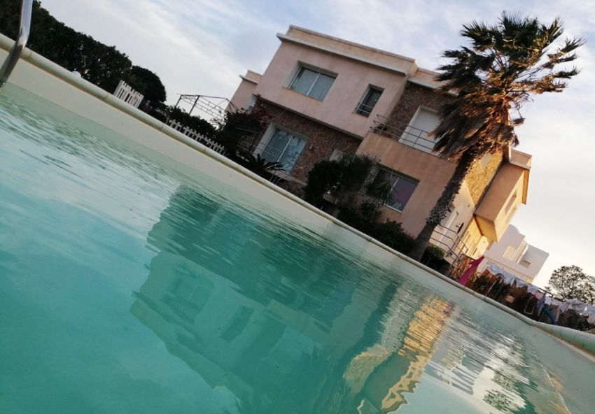 une belle villa avec piscine à kélibia