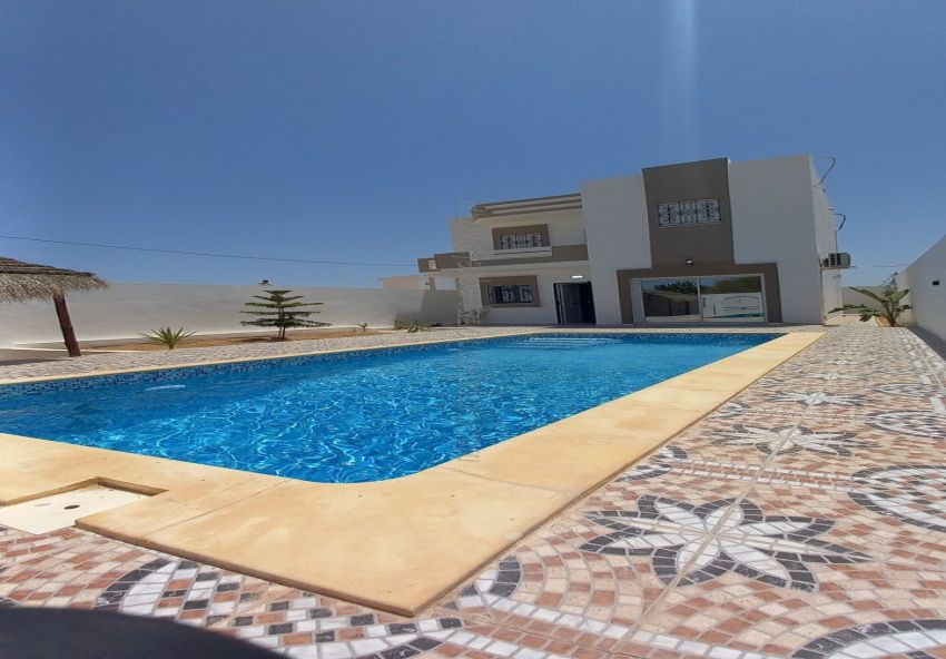 Belle villa meublée avec piscine pour location annuelle à Midoun- Djerba - Midoun