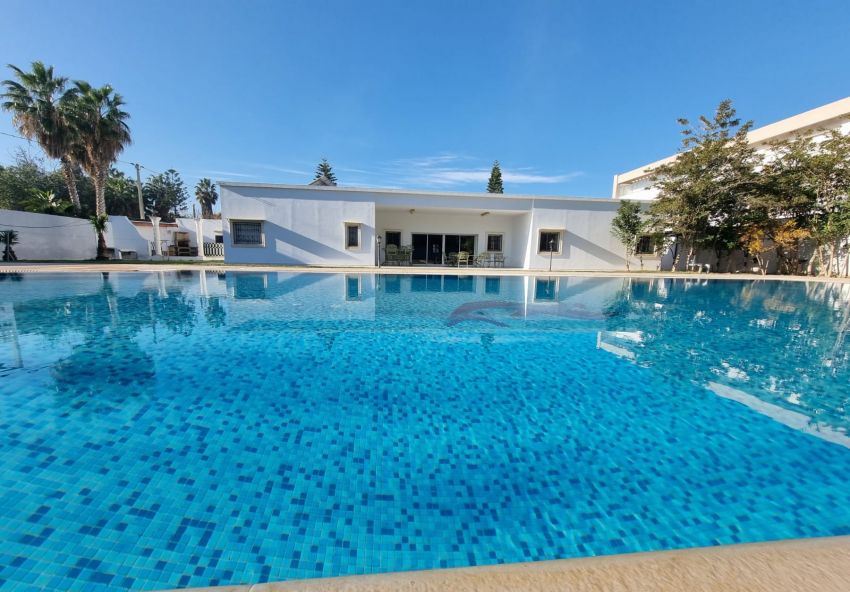 Vente superbe villa avec piscine soukra