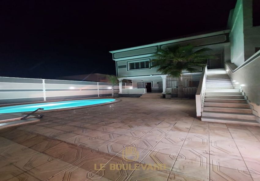 A Vendre Villa 2S+5 avec piscine haut standing, située à Dar Allouche, Kelibia, Nabeul.