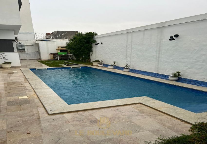 A louer villa duplex S+4 avec piscine à Hammamet Nord