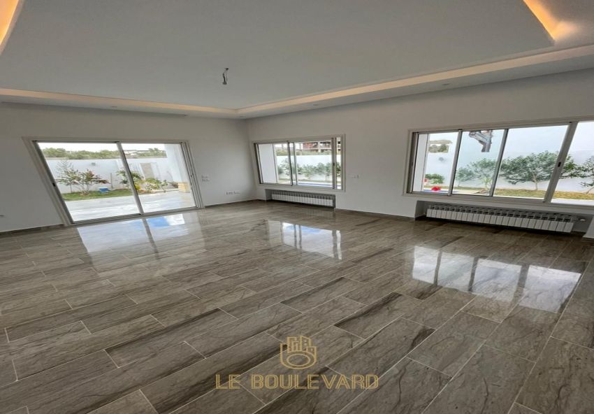A vendre Villa duplex S+4 avec piscine à Hammamet Sud