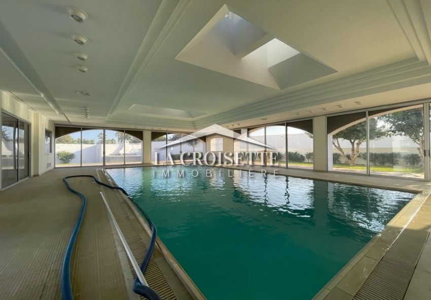 Villa s+7 avec piscine à la soukra MVL1456