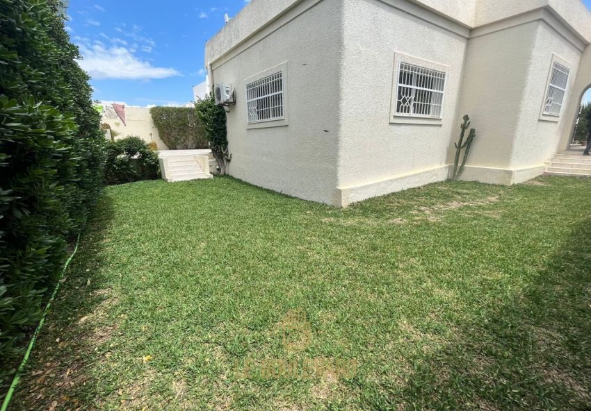 A vendre villa S+4 avec jardin à Sidi Mahersi