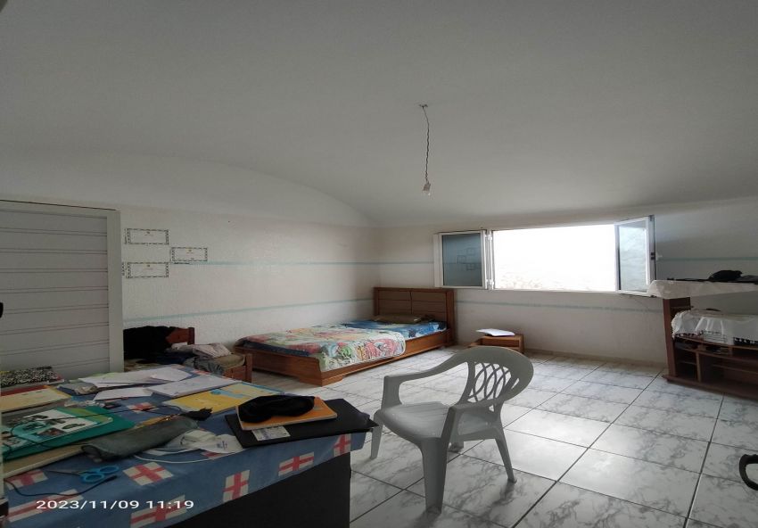 A vendre une maison S+3 avec garage bien placée et située dans un cartier calme a el haouaria