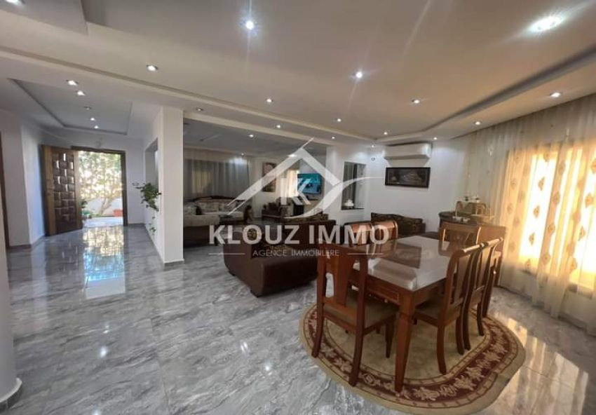 vente une Villa Style Américain avec Vue Sur Mer Située à Corniche Bizerte .