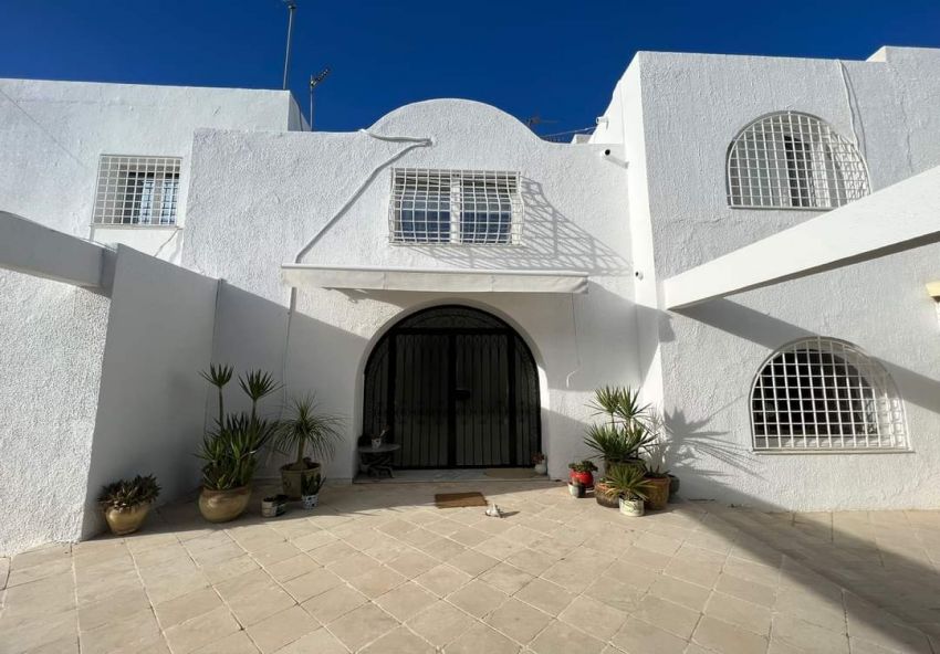 Vente - Villa Tunis (El Manar 2) - 1 500 000 DT