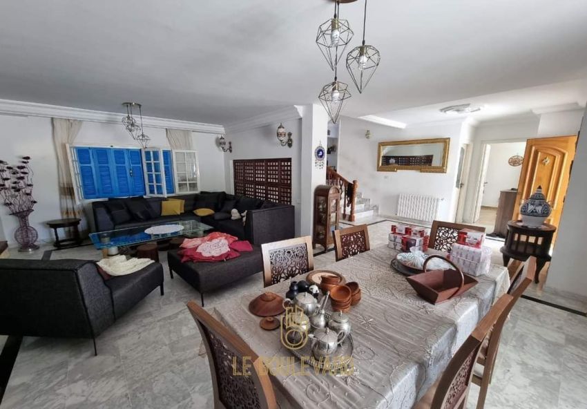 A vendre villa duplex S+4 à Hammamet Nord