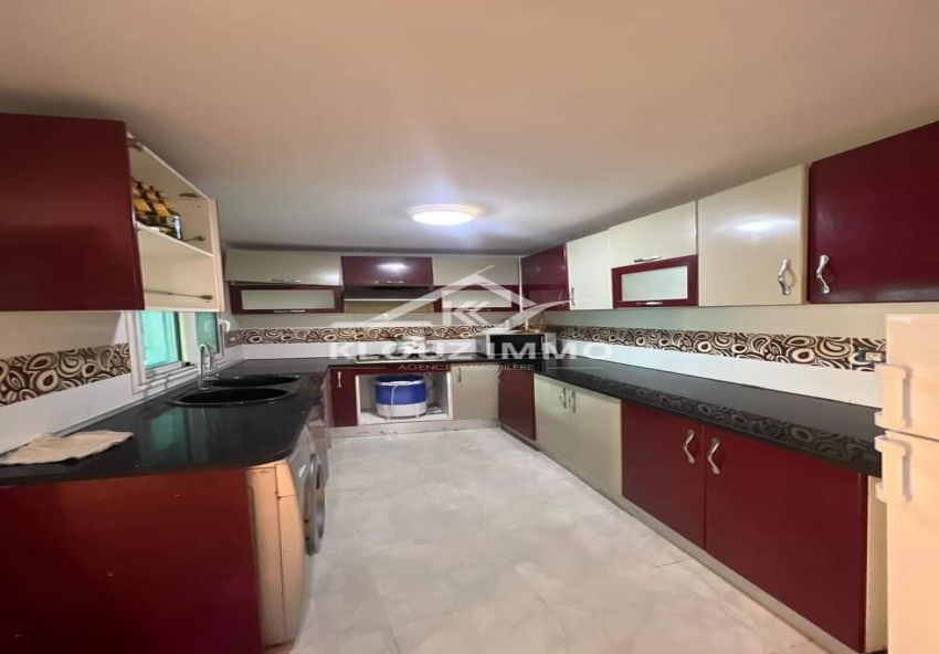 vente une Villa Style Américain avec Vue Sur Mer Située à Corniche Bizerte .