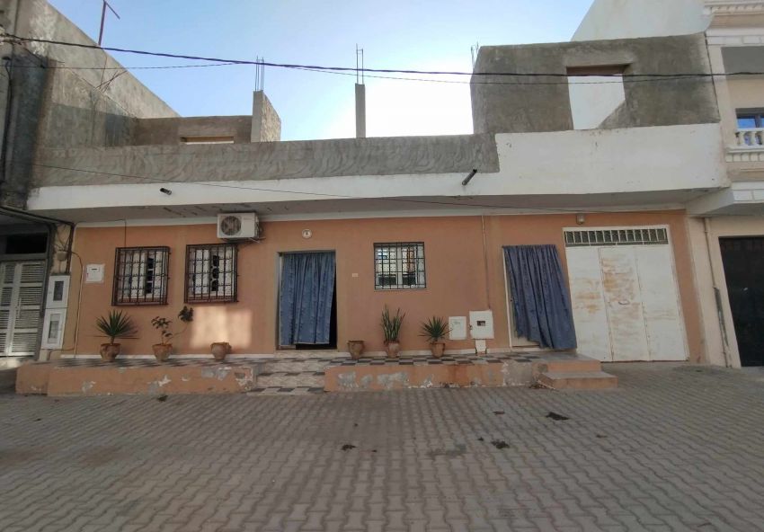 Maison  à vendre à Tazarka