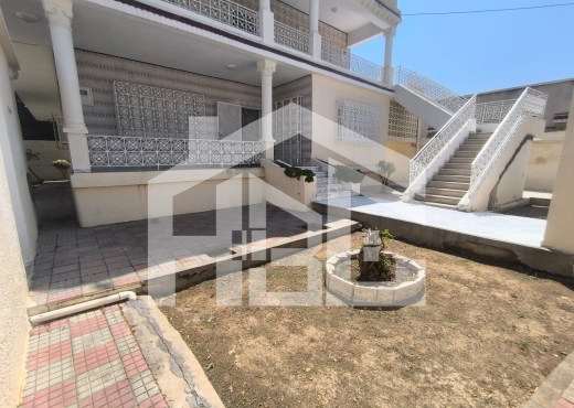 Maison de 445 m²