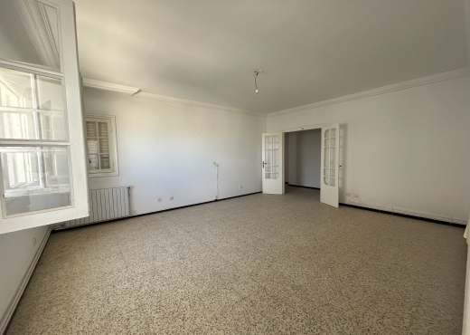 A VENDRE UN S+3 AU MANAR 2