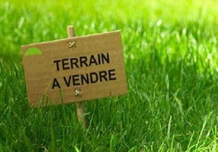 terrain à À Vendre à ARIANA - للبيع 450 متر مربع بقلة الأندلس