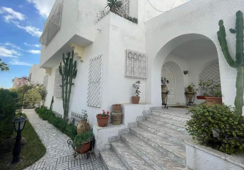 Vente villa de maître à el menzah 8