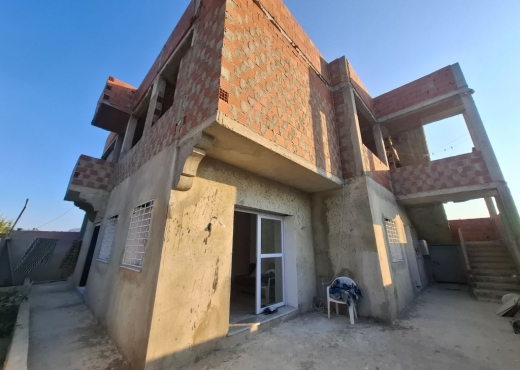 Maison d’angle neuve 2025 avec jar