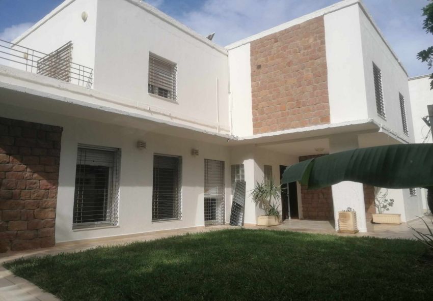 villa La Soukra   avec Piscine  Jardin  S+5