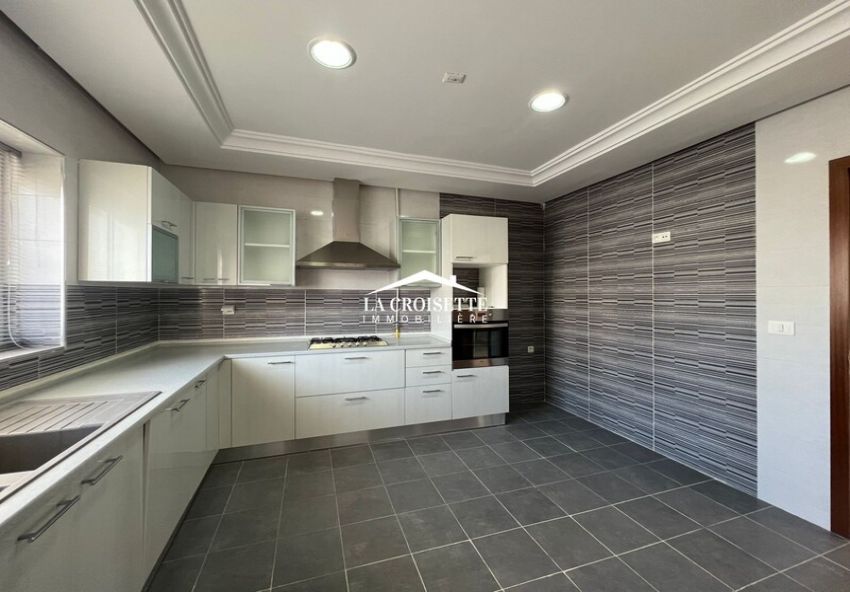 Appartement S+4 avec Chambre de service aux Jardins de Carthge MAL0899