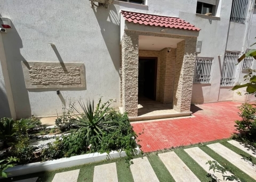 Appartement S+3 au rez-de-chaussé vide à Gammarth