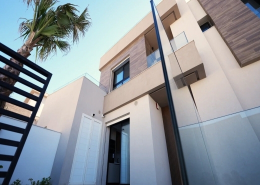 Villa S+3 avec Piscine Chotrana