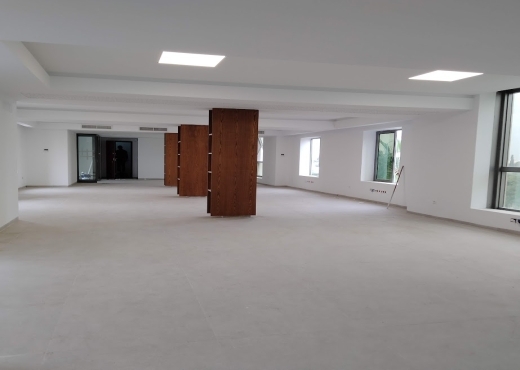 Super bureau 275 m² avec vue aéroport au lac 1