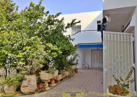 villa à À Vendre à NABEUL - Villa avec 2 appartements à vendre à Hammamet