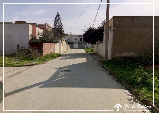 à vendre un lot de terrain