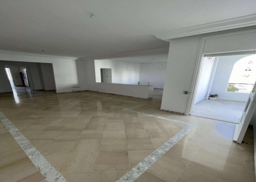 📍 ENNASR 1 – APPARTEMENT S+4 TRANSFORMÉ EN S+3 À