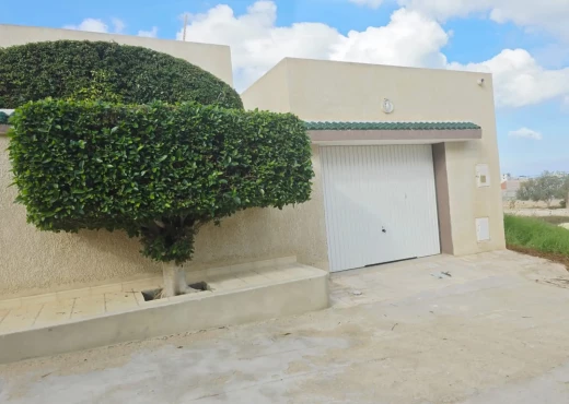 maison à À Vendre à SOUSSE - Une Belle Villa à Chatt Mariem