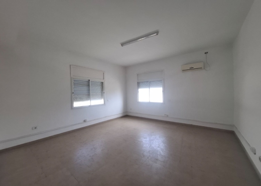 Bureau H+4 au 2ème étage à la Zone