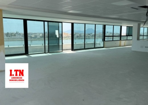 Immeuble bureautique neuf au lac 3