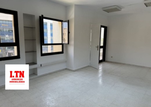 Immeuble  2900 m² à Montplaisir