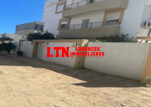 villa + 4 appartement à vendre