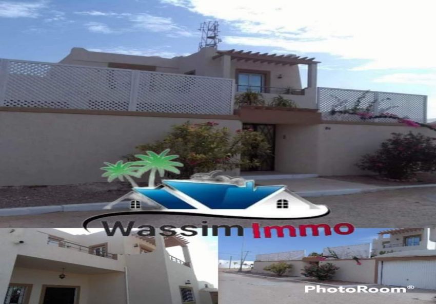 Je met en vente super villa avec piscine sur Djerba