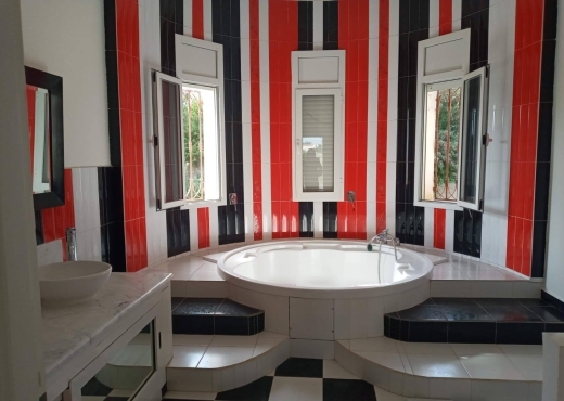 للبيع منزل كبير 3000 م.م في  سيدي ثابت