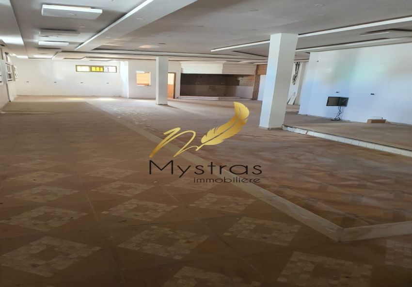 A vendre un local commercial Centre ville le passage