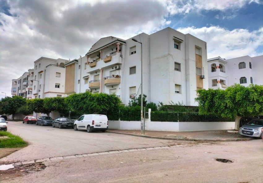 A vendre Appartement S+3 a boumhel derriere carrefour