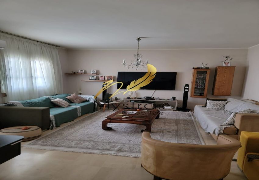 A vendre un spacieux appartement S+2 à Cité Ennasr1
