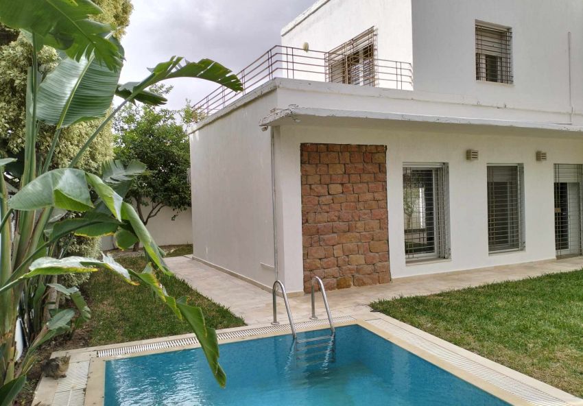villa  S 5  soukra Park  avec Piscine Jardin