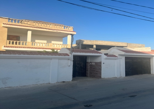 villa à À Vendre à ARIANA - Maison familiale à Raoued 500 m²