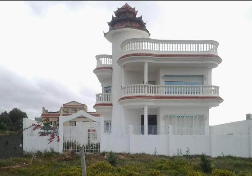 A vendre unne belle villa pied dans l'eau à Roued plage