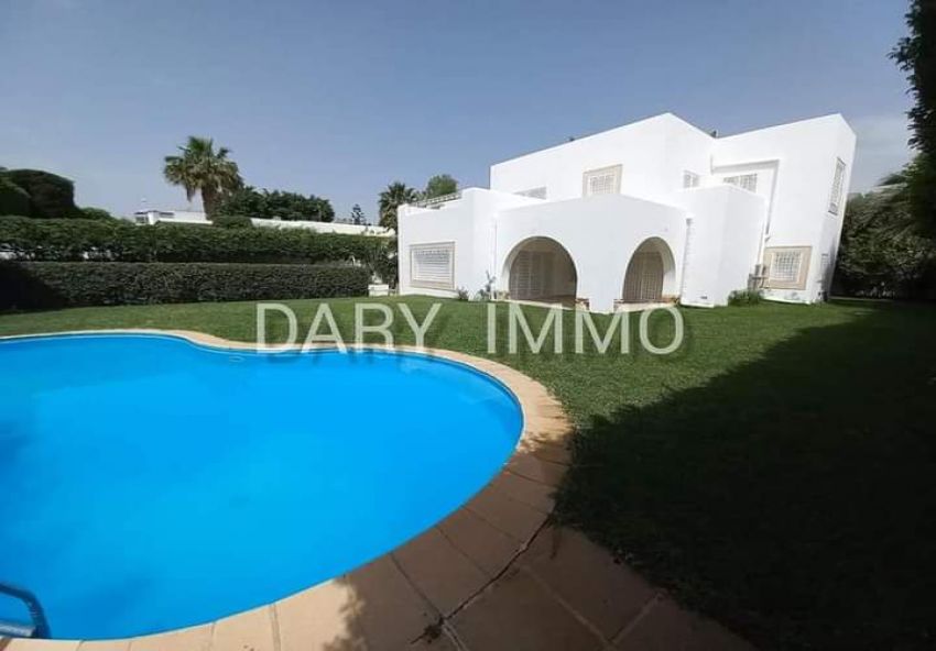 A Louer une villa S+5 avec piscine à la Marsa