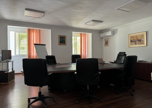 Super immeuble 2500m²au lac 3 kram
