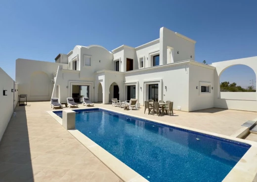 villa à À Louer à MEDENINE - 𝐕𝐢𝐥𝐥𝐚 𝐒+𝟓