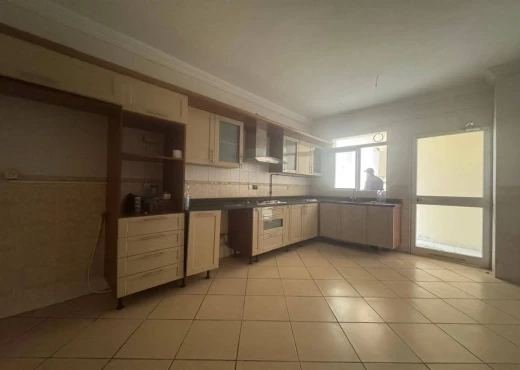 Appartement à À Vendre à SOUSSE - A Vendre Appart S+3  de 180 m² Siusse
