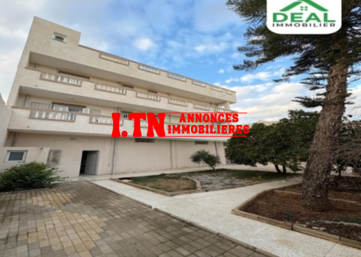 للبيع فيلا R+2 بمساكن – شارع سيدي عبار